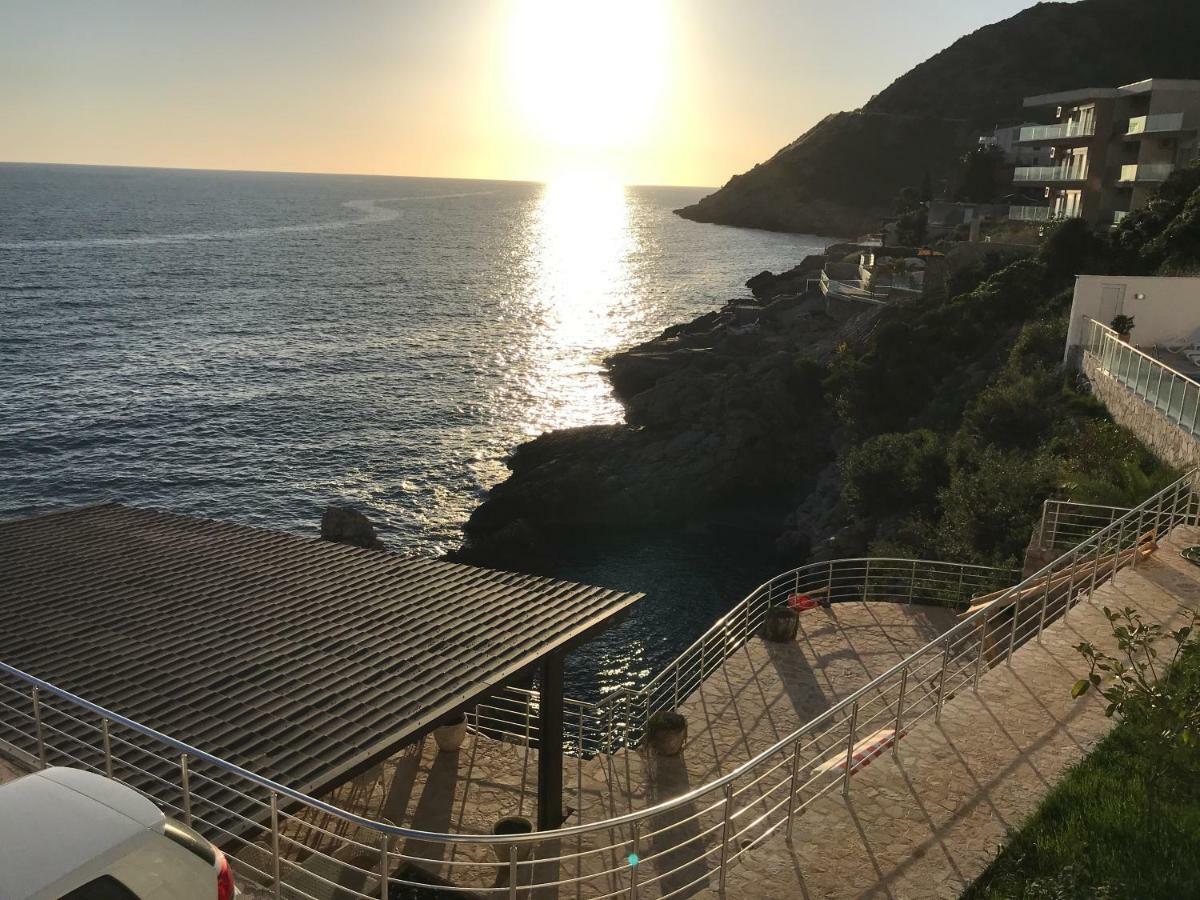 First Line Of The Sea 1 Apartment Dobra Voda Luaran gambar