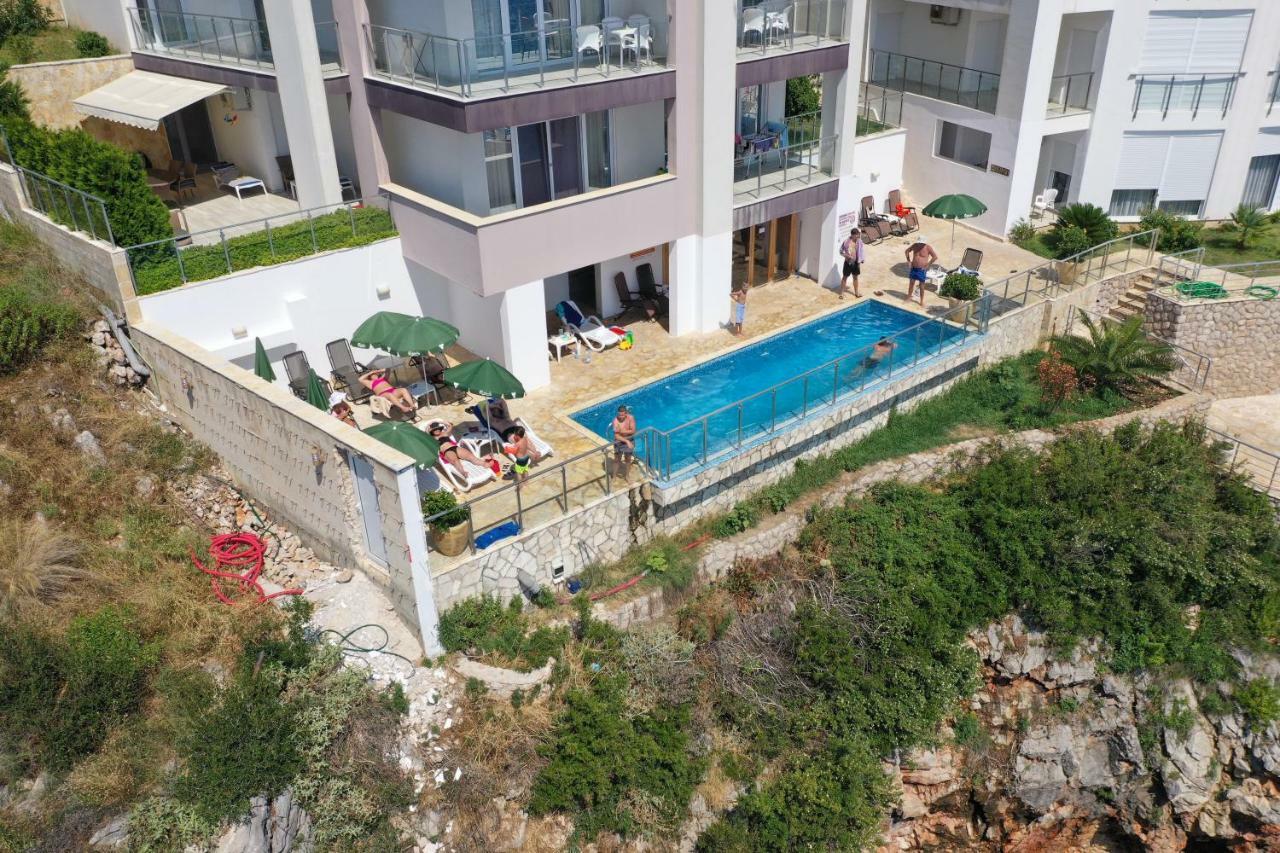First Line Of The Sea 1 Apartment Dobra Voda Luaran gambar