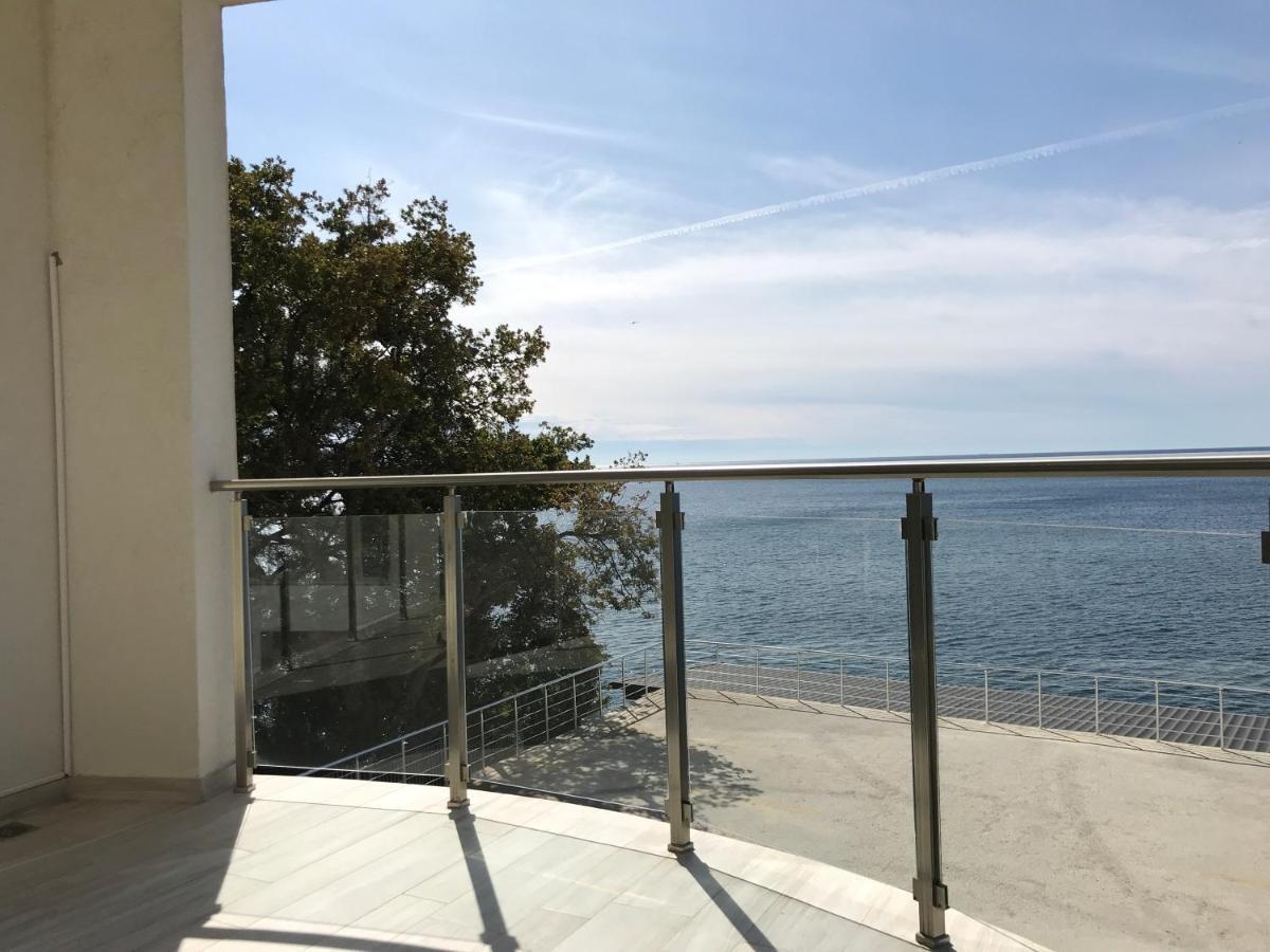 First Line Of The Sea 1 Apartment Dobra Voda Luaran gambar